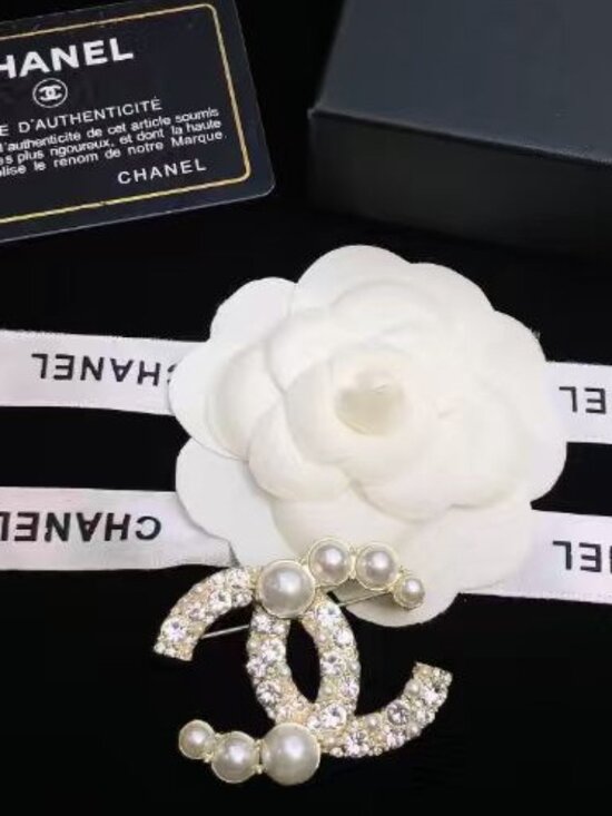 Authentic Chanel brooch - Picture 3 of 4